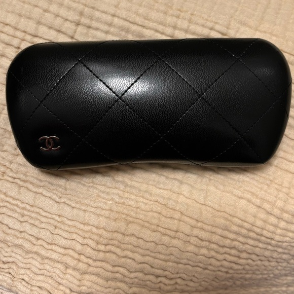 Chanel Leather Quilt Sunglass/Glasses Case main image 8